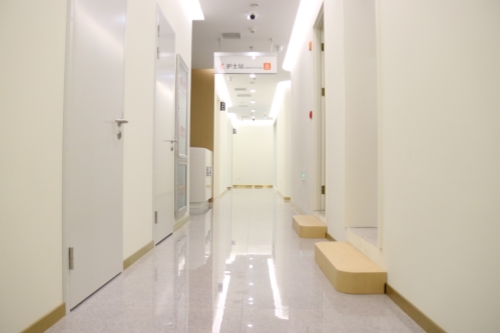 北京禾美嘉醫(yī)療美容醫(yī)院二層走廊