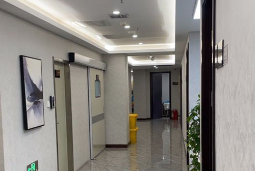 大連星妍醫(yī)療美容走廊環(huán)境圖