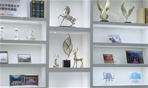 濟(jì)南麥迪格眼科榮譽(yù)墻環(huán)境圖