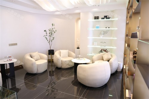 秦皇島紀(jì)輝整形等候區(qū)環(huán)境圖